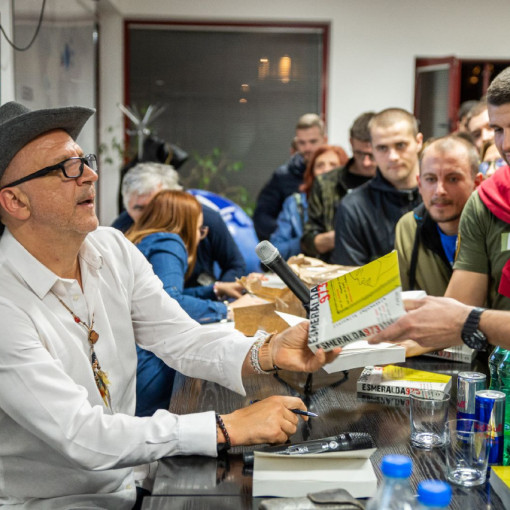 esmeralda 973 2023 40